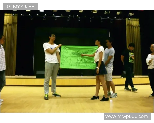 从马克思哲学视角解读穿越火线中团队协作与个人价值实现路径