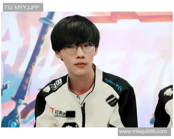 Fnatic战队荣耀之路：从电竞新秀到全球顶尖战队的传奇历程